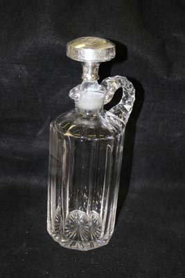 Decanter with new stopper (fill with rum )